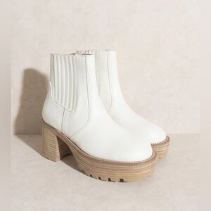 NEW IN BOX- Oasis Society White Aubrey Boots- Chunky/ Platform White Boots